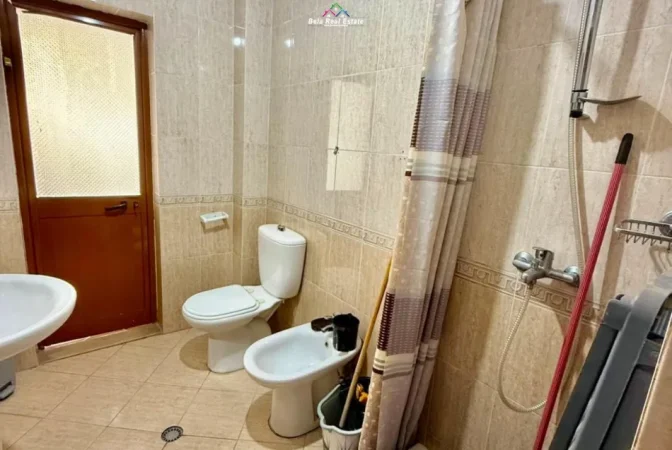Tirane, jepet me qera apartament 2+1 Kati 5, 75 m² 530 € (rruga bardhyl)