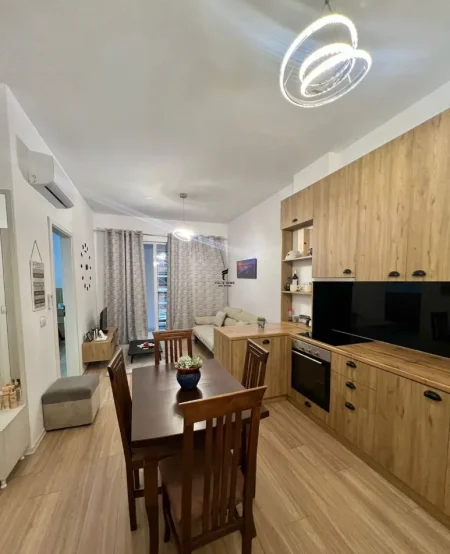 Tirane, jepet me qera apartament 1+1 Kati 3, 65 m² 450 € (JORDAN MISJA)