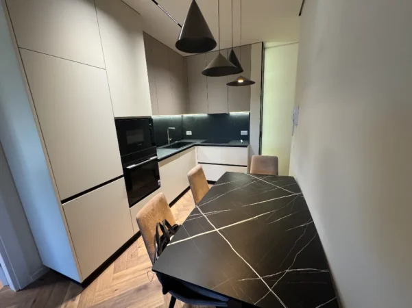 Tirane, jepet me qera apartament 2+1 , 850 € (don bosko)