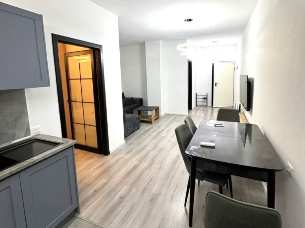 Tirane, jepet me qera apartament 1+1 Kati 2, 100 m² 650 € 