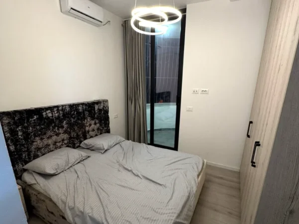 Tirane, jepet me qera apartament 1+1 Kati 2, 100 m² 650 € 