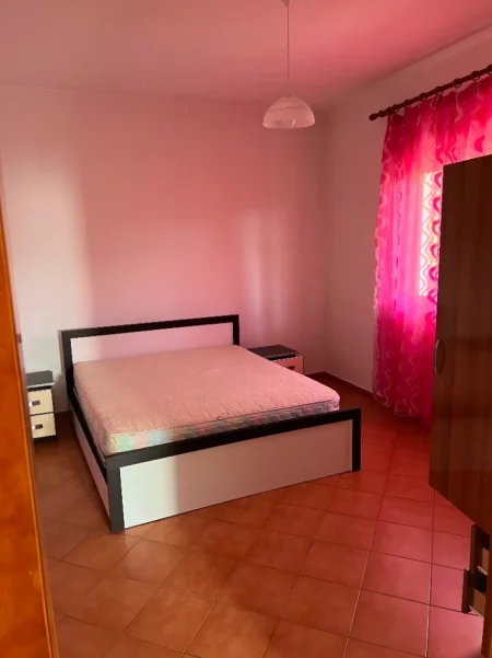 Tirane, jepet me qera shtepi 2+1+Ballkon Kati 1, 100 m² 400 € (Rruga Oso Kuka)