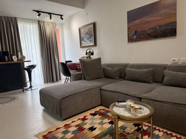 Tirane, shitet apartament 1+1 Kati 5, 64 m² 105.000 € (Fresku)