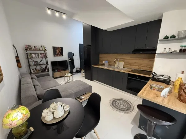 Tirane, shitet apartament 1+1 Kati 5, 64 m² 105.000 € (Fresku)