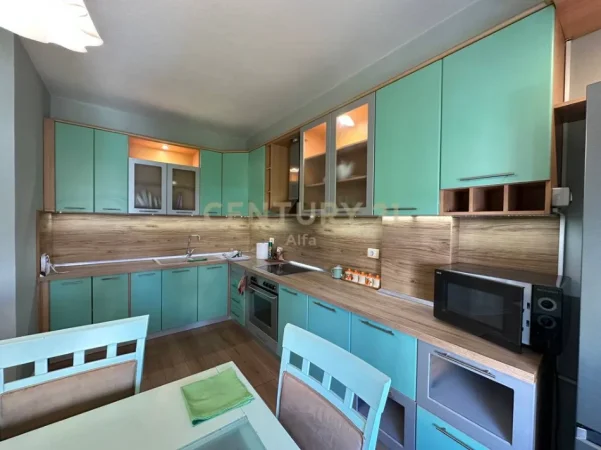 Tirane, jepet me qera apartament 1+1 Kati 3, 90 m² 700 € (vasil shanto)