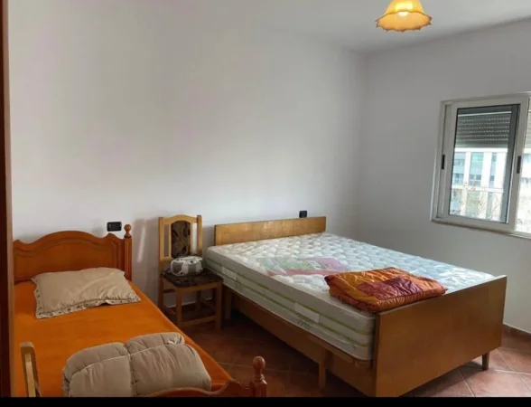 Tirane, jepet me qera apartament 3+1 Kati 5, 110 m² 550 € (Ali Demi)