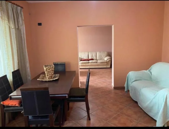 Tirane, jepet me qera apartament 3+1 Kati 5, 110 m² 550 € (Ali Demi)