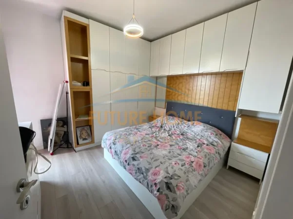 Tirane, jepet me qera apartament 1+1+Ballkon Kati 4, 60 m² 700 € (Rruga e Dibres)