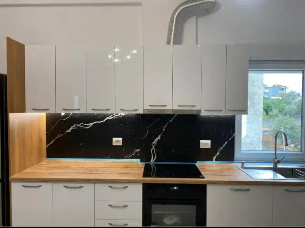 Tirane, jepet me qera apartament 2+1 Kati 3, 90 m² 500 € (Farkë)