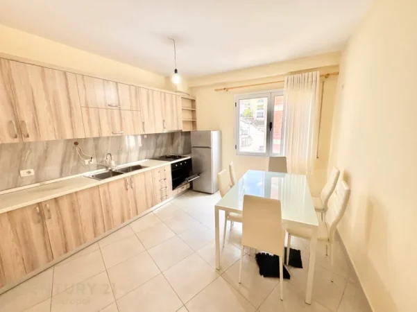 Tirane, shitet apartament 2+1 Kati 5, 82 m² 145.000 € (kopshti botanik)