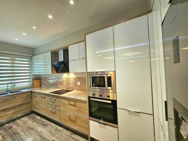 Tirane, jepet me qera apartament 2+1 Kati 4, 126 m² 1.000 € (rruga e barrikadave)
