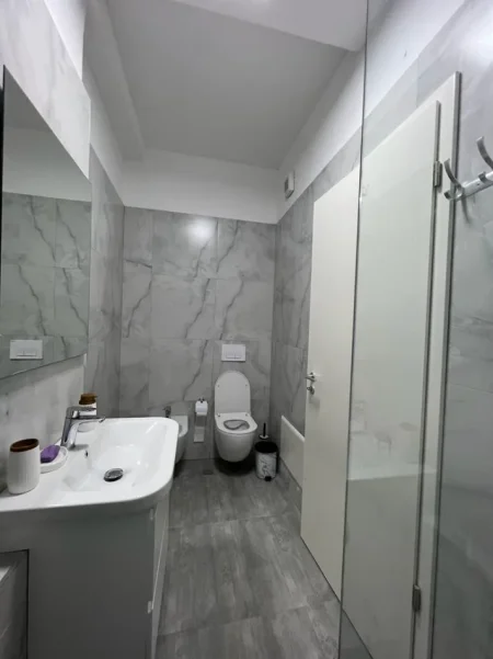 Tirane, jepet me qera apartament 1+1 Kati 3, 60 m² 700 € 