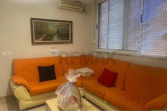 Tirane, jepet me qera apartament , 130 m² 730 € 