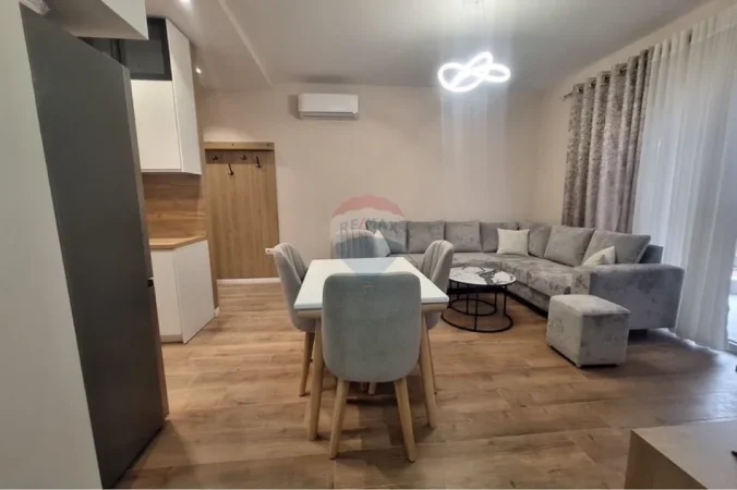 Tirane, jepet me qera apartament , 70 m² 680 € 