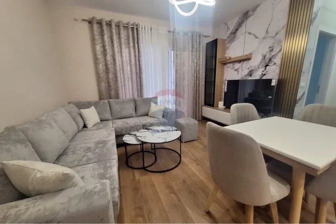Tirane, jepet me qera apartament , 70 m² 680 € 
