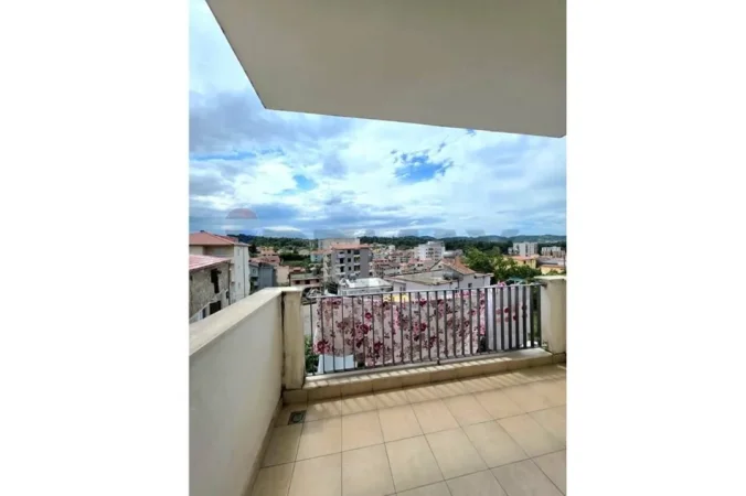 Tirane, jepet me qera apartament , 82 m² 600 € 