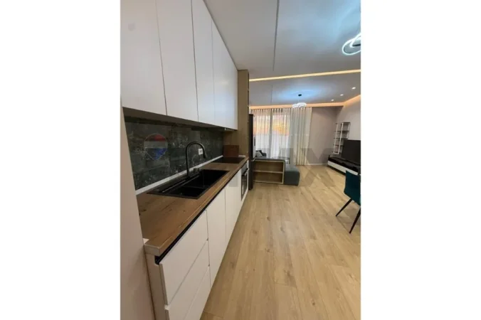 Jepet me qera apartament , 105 m² 1.300 €
