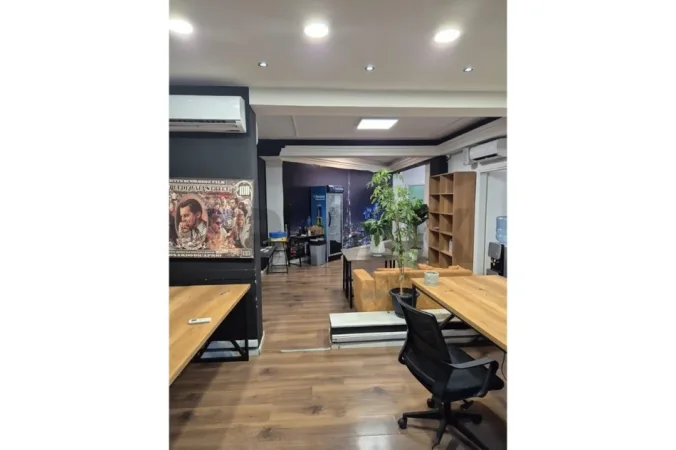 Tirane, jepet me qera zyre , 153 m² 900 € 