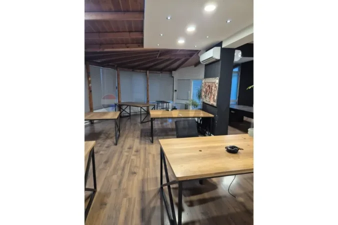 Tirane, jepet me qera zyre , 153 m² 900 € 