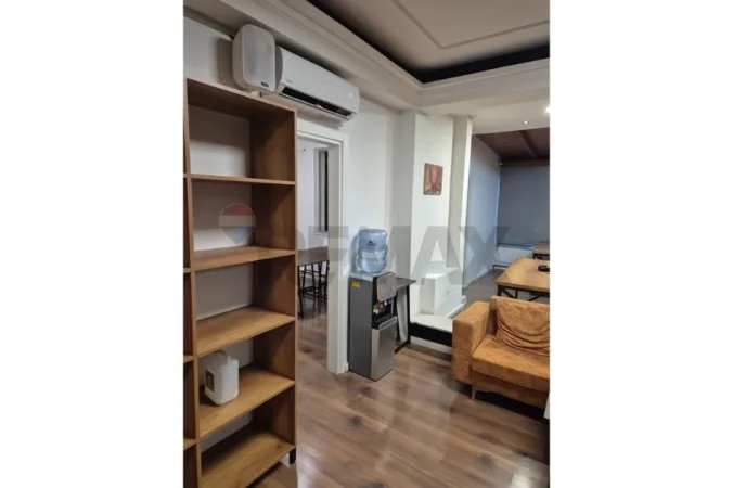 Tirane, jepet me qera zyre , 153 m² 900 € 
