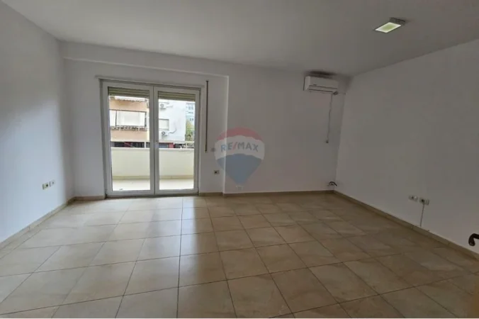 Tirane, jepet me qera zyre , 118 m² 1.000 € 