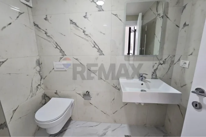 Tirane, jepet me qera dyqan , 87 m² 836 € 