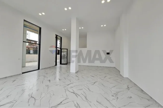 Tirane, jepet me qera dyqan , 87 m² 836 € 