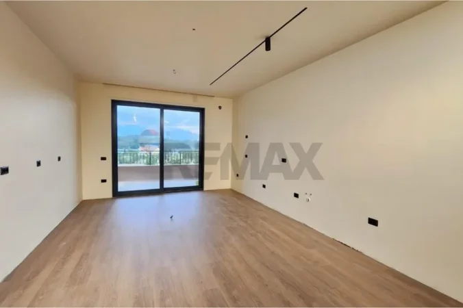Tirane, jepet me qera zyre , 178 m² 1.600 € 