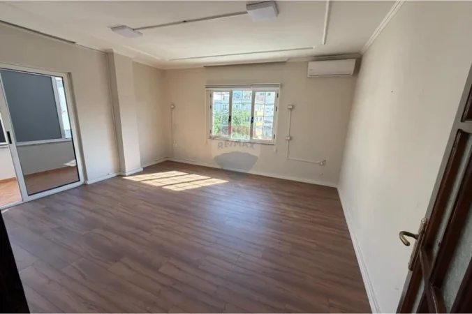 Tirane, jepet me qera zyre , 178 m² 1.600 € 