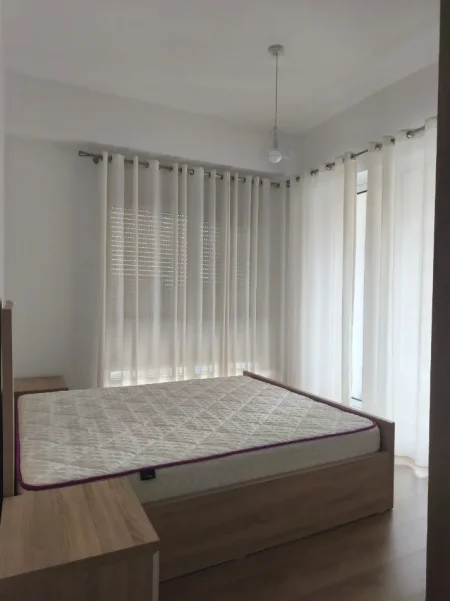 Tirane, jepet me qera apartament 2+1+Ballkon Kati 4, 100 m² 500 € 