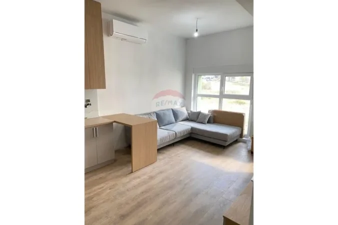 Tirane, jepet me qera apartament 1+1 Kati 4, 65 m² 400 € (Ali demi)