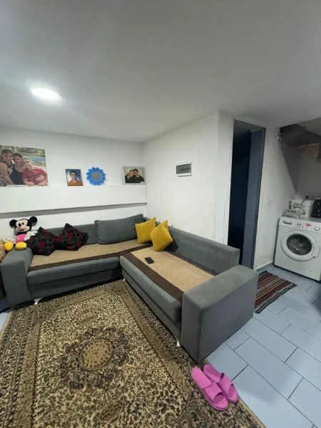 Tirane, jepet me qera apartament duplex 1+1 Kati 1, 55 m² 300 € (Misto Mame, Bar Caffe Ciao)