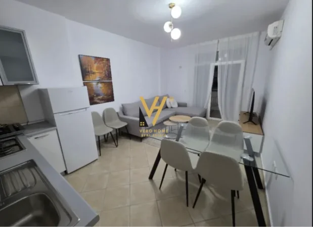 Tirane, jepet me qera apartament 1+1+Ballkon Kati 4, 62 m² 650 € (ISH EKSPOZITA)