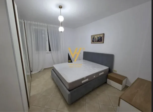 Tirane, jepet me qera apartament 1+1+Ballkon Kati 4, 62 m² 650 € (ISH EKSPOZITA)