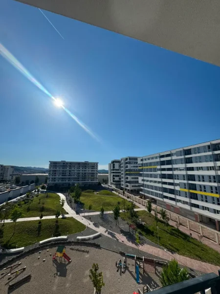 Tirane, jepet me qera apartament 1+1 Kati 1, 550 € (Univers City)