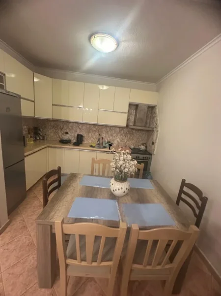 Tirane, jepet me qera apartament 3+1 Kati 2, 117 m² 800 € (RRUGA ELBASANIT)