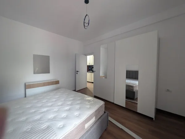 Tirane, jepet me qera apartament 1+1 Kati 2, 85 m² 700 € (ZOGU I ZI)