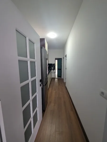 Tirane, jepet me qera apartament 1+1 Kati 2, 85 m² 700 € (ZOGU I ZI)