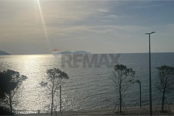 Vlore - Lungomare, jepet me qera bar-resorant , 420 m² (Rruga Aleksander Moisiu, Vlore)