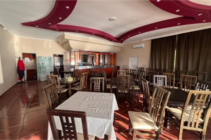 Vlore - Lungomare, jepet me qera bar-resorant , 420 m² (Rruga Aleksander Moisiu, Vlore)
