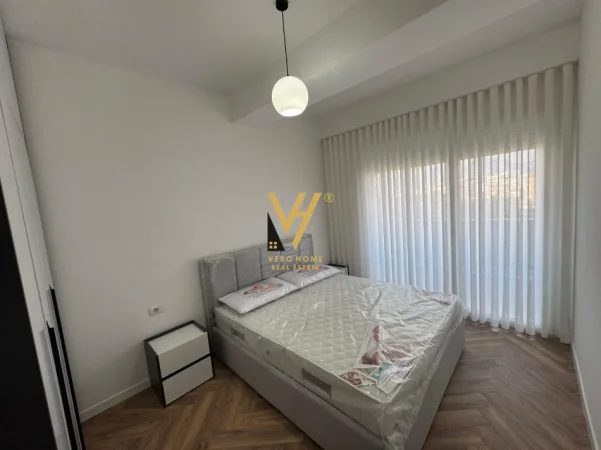 Tirane, jepet me qera apartament 1+1+Ballkon Kati 3, 570 m² 570 € (YZBERISHT)