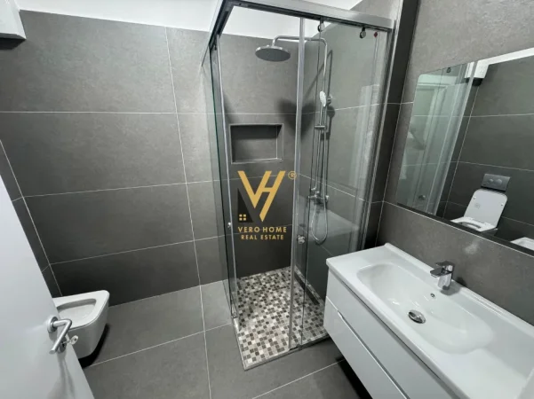 Tirane, jepet me qera apartament 1+1+Ballkon Kati 3, 570 m² 570 € (YZBERISHT)
