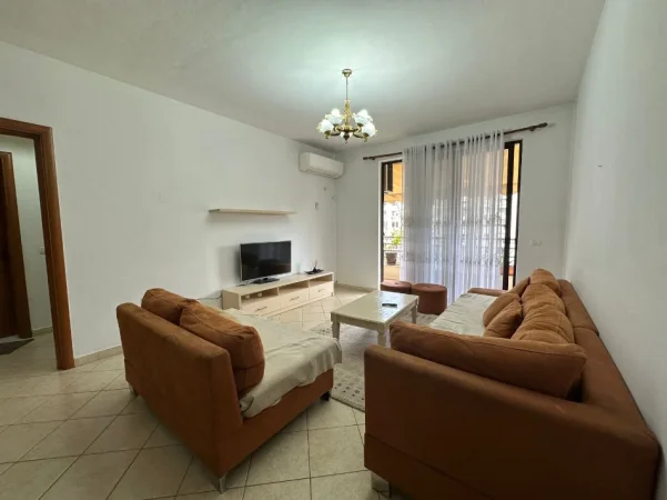 Tirane, jepet me qera apartament 3+1+Aneks+Ballkon Kati 5, 120 m² 600 € 