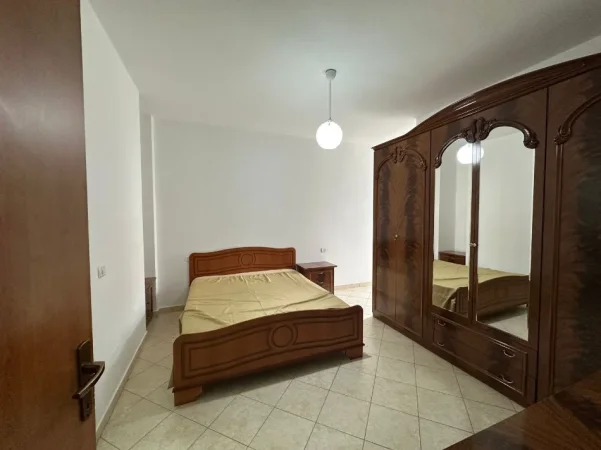 Tirane, jepet me qera apartament 3+1+Aneks+Ballkon Kati 5, 120 m² 600 € 