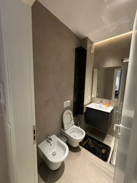 Tirane, jepet me qera apartament 1+1+Ballkon Kati 6, 70 m² 800 € (Jordan Misja)