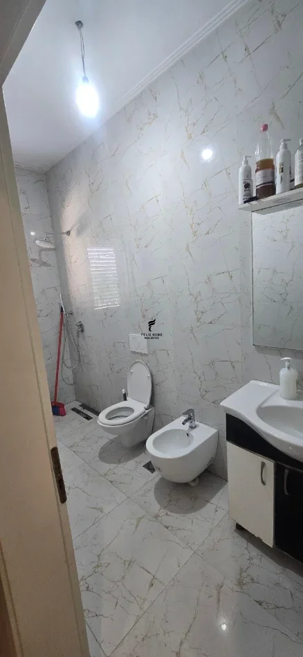 Tirane, jepet me qera Vile 3+1 , 200 m² 1.500 € (TEG)