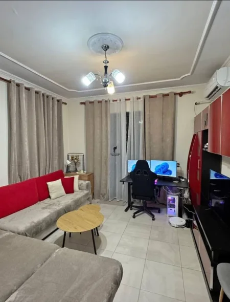 Tirane, jepet me qera apartament 1+1 Kati 4, 66 m² 500 € (SELITE)