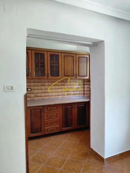 Tirane, jepet me qera apartament 2+1 Kati 3, 70 m² 450 € (RRUGA E KAVAJES)