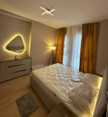 Tirane, jepet me qera Apartament 1+1, Kati 4, Mobiluar,Parket, Çmimi 43.000 Lekë të Reja, (Tek Univers City, Tirane.)