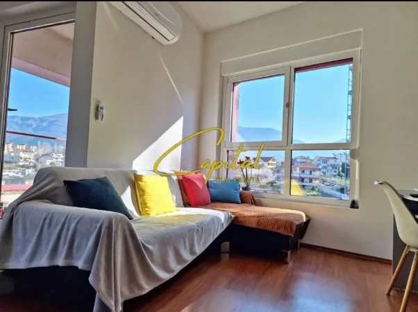Tirane, jepet me qera apartament 2+1 Kati 5, 90 m² 580 € (ALI DEMI)